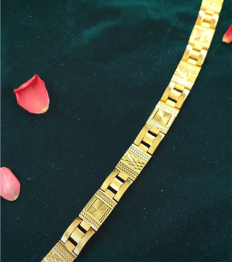 Timeless Design in Gold Men's Bracelet