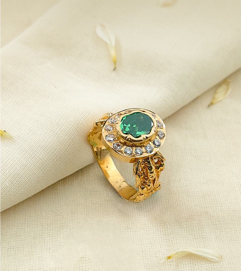 Charming Gold Ring with Diamond and Green Stone